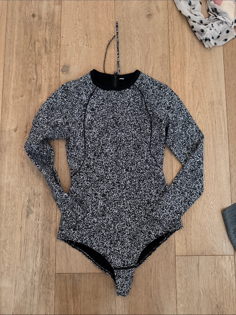 Black & White Speckled Long-Sleeve Women’s Swimsuit
